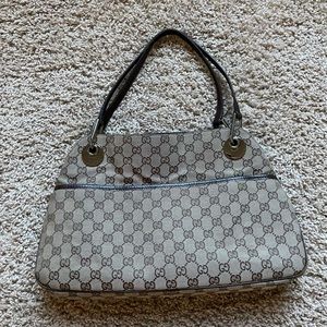 Authentic Gucci purse. Shoulder style